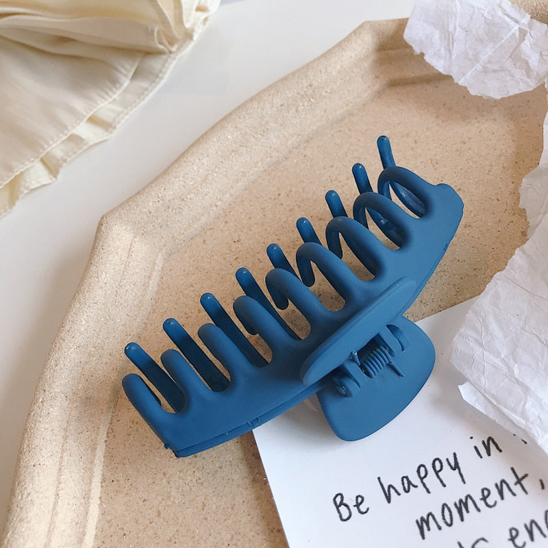 Sweet Scrub Color Acrylic Grasp Clip Simple Oval Hollow Leopard Grasp Hair Crab for Women Makeup Bath Hair Accessories