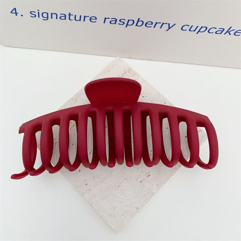 Sweet Scrub Color Acrylic Grasp Clip Simple Oval Hollow Leopard Grasp Hair Crab for Women Makeup Bath Hair Accessories